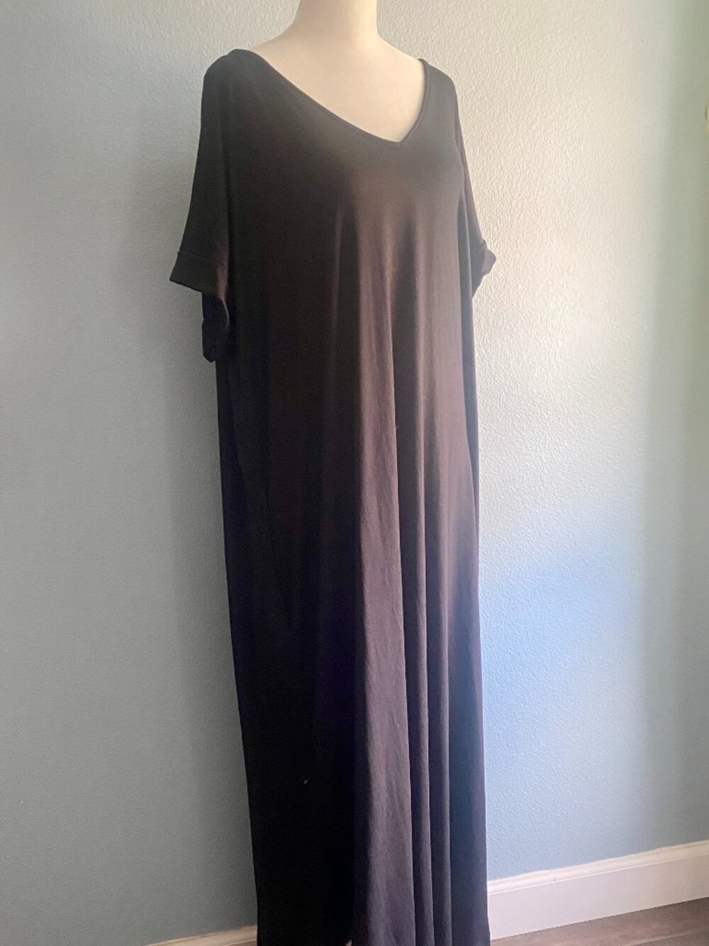 Entro 1X NWT black knit max hi-low hem loose fit dress, very long length